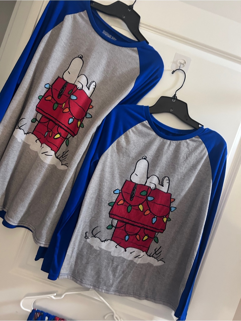 Peanuts Snoopy Women's 2 piece Long Sleeve 'All Lit Up' Holiday Pjs Small